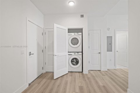 Apartamento en alquiler en Hallandale Beach, Florida, 1 dormitorio, 79.8 m2 № 2060904 - foto 13