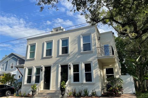Townhouse in Tampa, Florida 3 bedrooms, 226.68 sq.m. № 1821247 - photo 1