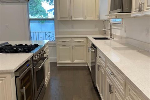 Townhouse in Tampa, Florida 3 bedrooms, 226.68 sq.m. № 1821247 - photo 18