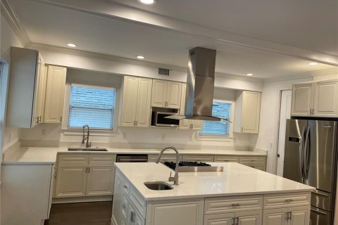 Townhouse in Tampa, Florida 3 bedrooms, 226.68 sq.m. № 1821247 - photo 16