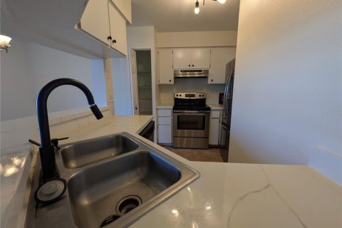 Copropriété à louer à Saint Petersburg, Floride: 2 chambres, 104.98 m2 № 2410421 - photo 14
