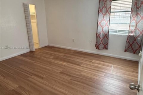 Снять в аренду кондоминиум в Майами, Флорида 2 спальни, 86.4м2, № 2023290 - фото 9