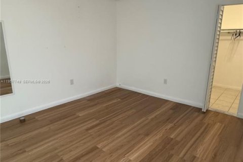 Снять в аренду кондоминиум в Майами, Флорида 2 спальни, 86.4м2, № 2023290 - фото 11