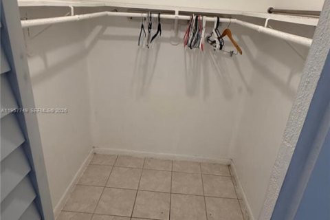 Снять в аренду кондоминиум в Майами, Флорида 2 спальни, 86.4м2, № 2023290 - фото 12