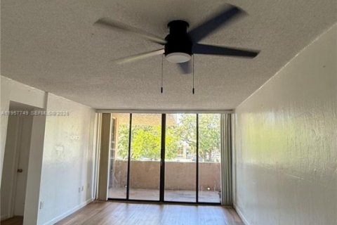 Кондоминиум с 2 спальнями в Майами, Флорида № 2023290