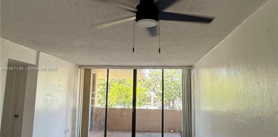 Кондоминиум с 2 спальнями в Майами, Флорида № 2023290