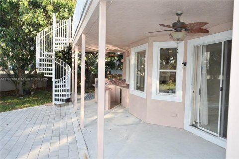 House in Coral Springs, Florida 4 bedrooms, 329.34 sq.m. № 1696308 - photo 19