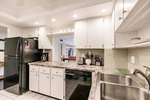 Condo in Sarasota, Florida, 2 bedrooms  № 1857815 - photo 10