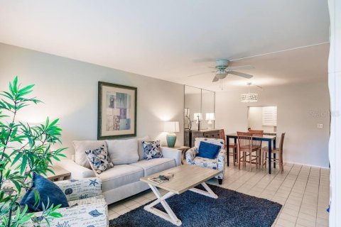 Condo in Sarasota, Florida, 2 bedrooms  № 1857815 - photo 7