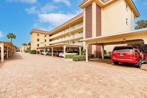 Condo in Sarasota, Florida, 2 bedrooms  № 1857815 - photo 1