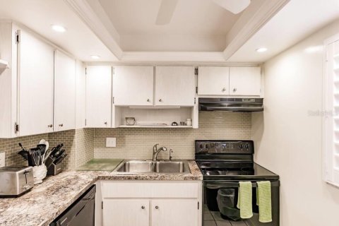 Condo in Sarasota, Florida, 2 bedrooms  № 1857815 - photo 9