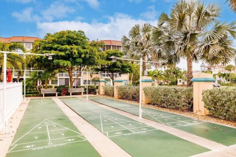 Condo in Sarasota, Florida, 2 bedrooms  № 1857815 - photo 20