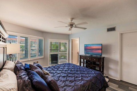 Condo in Sarasota, Florida, 2 bedrooms  № 1857815 - photo 11