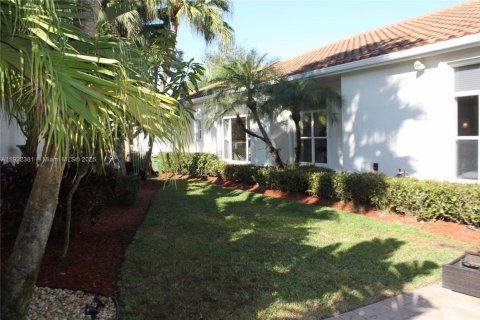 House in Weston, Florida 3 bedrooms, 246.38 sq.m. № 1977003 - photo 10