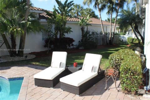 House in Weston, Florida 3 bedrooms, 246.38 sq.m. № 1977003 - photo 7