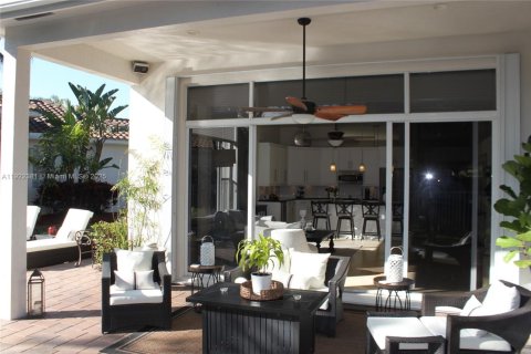 House in Weston, Florida 3 bedrooms, 246.38 sq.m. № 1977003 - photo 16