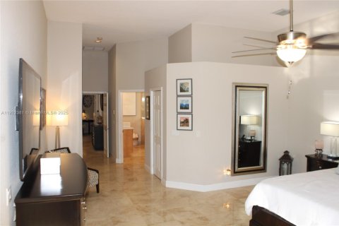 House in Weston, Florida 3 bedrooms, 246.38 sq.m. № 1977003 - photo 27