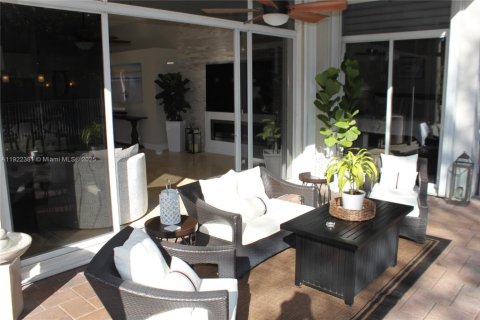 House in Weston, Florida 3 bedrooms, 246.38 sq.m. № 1977003 - photo 6