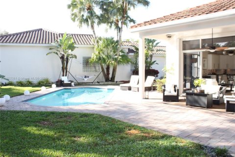 House in Weston, Florida 3 bedrooms, 246.38 sq.m. № 1977003 - photo 11