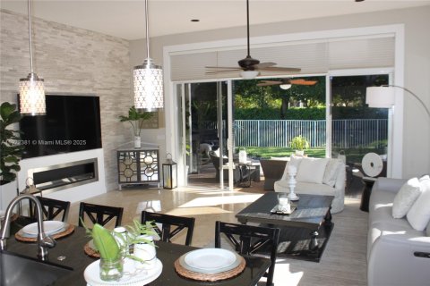 House in Weston, Florida 3 bedrooms, 246.38 sq.m. № 1977003 - photo 20