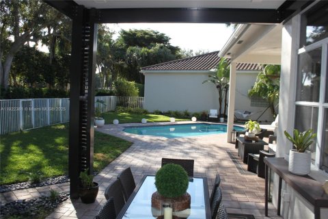 House in Weston, Florida 3 bedrooms, 246.38 sq.m. № 1977003 - photo 5