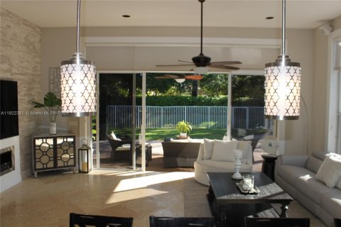 House in Weston, Florida 3 bedrooms, 246.38 sq.m. № 1977003 - photo 19