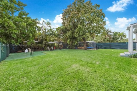 Casa en venta en Virginia Gardens, Florida, 4 dormitorios, 208.1 m2 № 2169356 - foto 3
