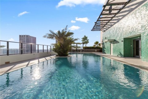 Купить кондоминиум в Майами, Флорида 1 спальня, 55.74м2, № 1988449 - фото 1