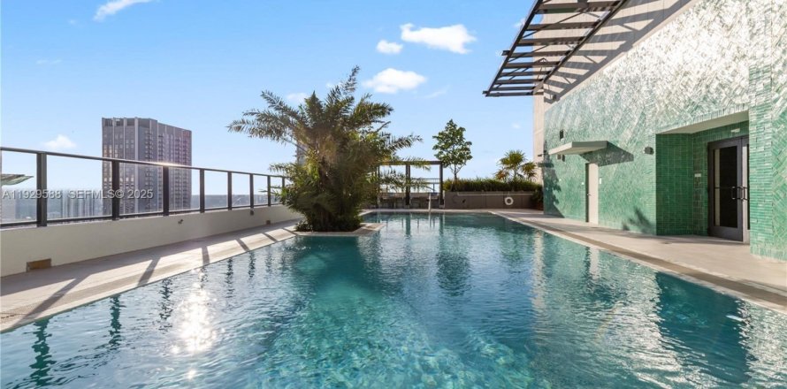 Кондоминиум с 1 спальней в Майами, Флорида № 1988449