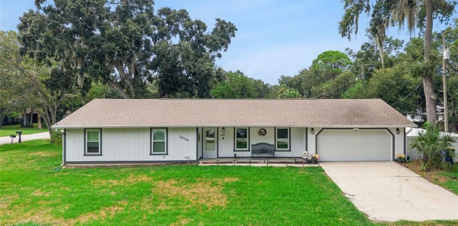House in Edgewater, Florida 3 bedrooms, 140.1 sq.m. № 2325073