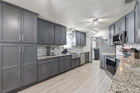 House in Edgewater, Florida 3 bedrooms, 140.1 sq.m. № 2325073 - photo 15