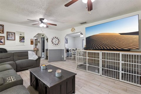 House in Edgewater, Florida 3 bedrooms, 140.1 sq.m. № 2325073 - photo 8