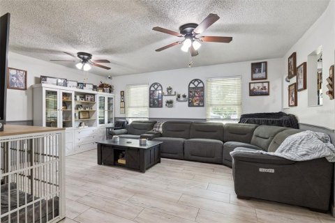 House in Edgewater, Florida 3 bedrooms, 140.1 sq.m. № 2325073 - photo 6