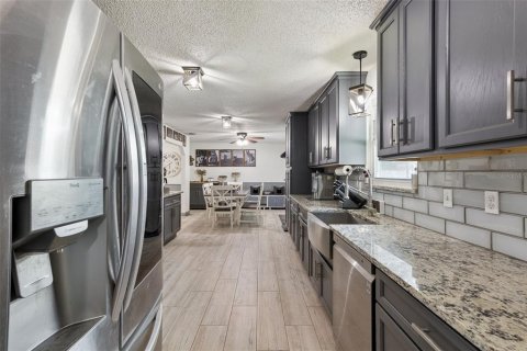 House in Edgewater, Florida 3 bedrooms, 140.1 sq.m. № 2325073 - photo 13