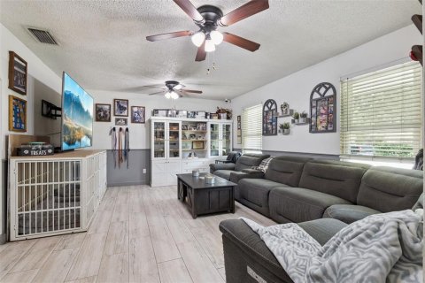 House in Edgewater, Florida 3 bedrooms, 140.1 sq.m. № 2325073 - photo 7