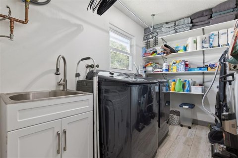 House in Edgewater, Florida 3 bedrooms, 140.1 sq.m. № 2325073 - photo 27