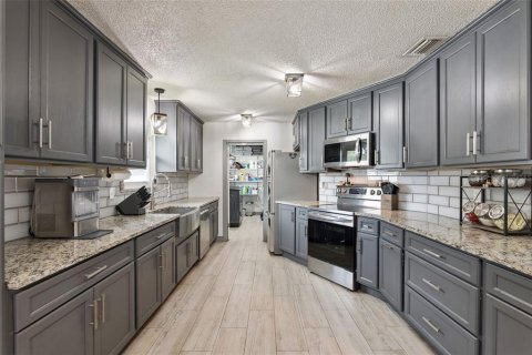 House in Edgewater, Florida 3 bedrooms, 140.1 sq.m. № 2325073 - photo 17