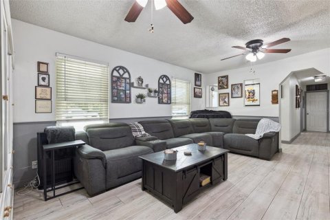 House in Edgewater, Florida 3 bedrooms, 140.1 sq.m. № 2325073 - photo 5