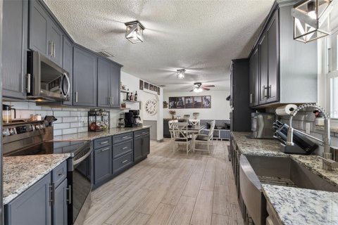 House in Edgewater, Florida 3 bedrooms, 140.1 sq.m. № 2325073 - photo 14
