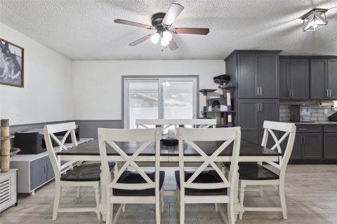 House in Edgewater, Florida 3 bedrooms, 140.1 sq.m. № 2325073 - photo 10