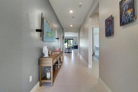 House in Palm City, Florida 4 bedrooms, 235.32 sq.m. № 2190188 - photo 5