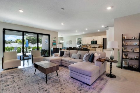 House in Palm City, Florida 4 bedrooms, 235.32 sq.m. № 2190188 - photo 7