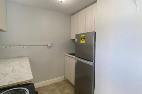 Casa en alquiler en Miami, Florida, 85.1 m2 № 2004191 - foto 3