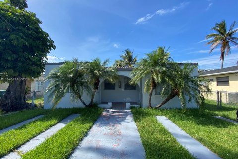 Estudio en Miami, Florida № 2004191