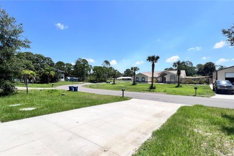 House in Palm Bay, Florida 3 bedrooms, 143.63 sq.m. № 1910456 - photo 8