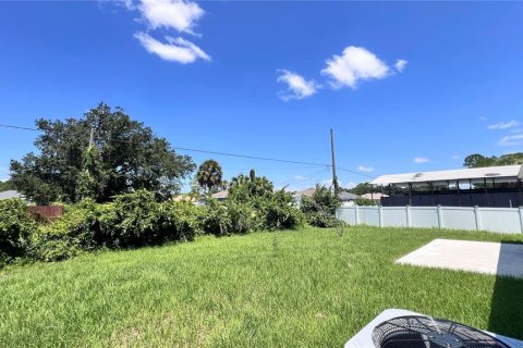 House in Palm Bay, Florida 3 bedrooms, 143.63 sq.m. № 1910456 - photo 14