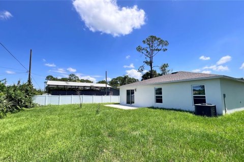 House in Palm Bay, Florida 3 bedrooms, 143.63 sq.m. № 1910456 - photo 13
