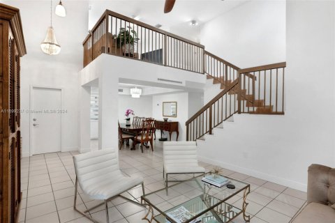 House in Coral Gables, Florida 4 bedrooms, 219.34 sq.m. № 1864975 - photo 4
