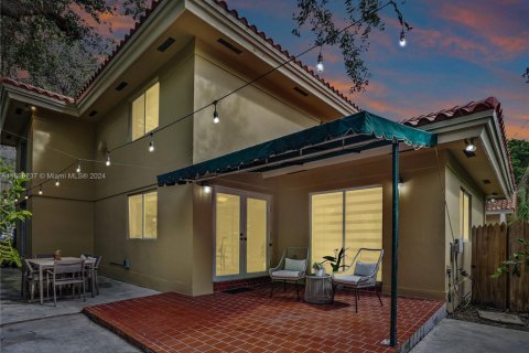 House in Coral Gables, Florida 4 bedrooms, 219.34 sq.m. № 1864975 - photo 22
