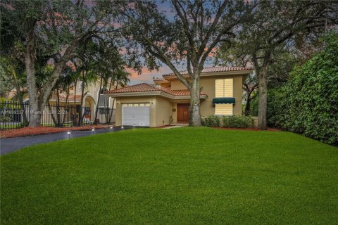 House in Coral Gables, Florida 4 bedrooms, 219.34 sq.m. № 1864975 - photo 1